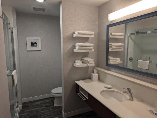 Hampton Inn & Suites Cazenovia - image 11