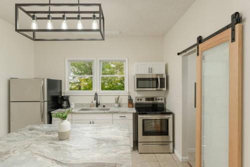 The Northshore Blue - Pet Friendly, Mins to Downtown in Chattanooga, USA