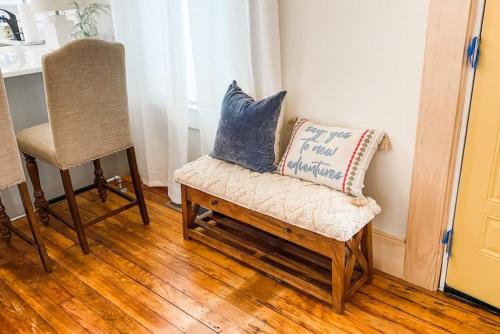 Downtown Charm - 2BR, Great Location in Chattanooga, USA