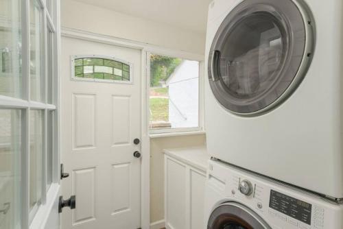 The Northshore Blue - Pet Friendly, Mins to Downtown in Chattanooga, USA