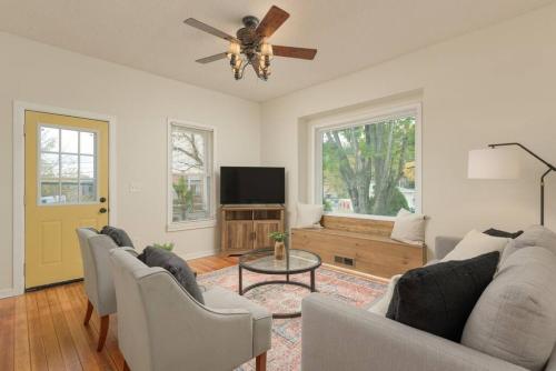 The Northshore Blue - Pet Friendly, Mins to Downtown in Chattanooga, USA