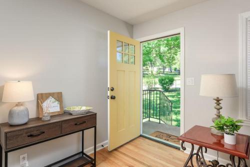 Yellow Door Cottage - 3BR, Pet and family friendly in Chattanooga, USA