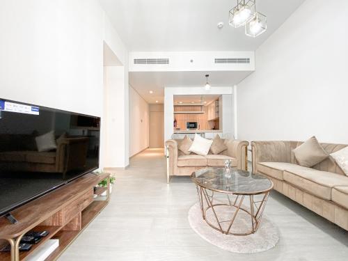 Wilton Terrace Charm- Stylish 1-Bedroom in MBR City With a Pool View, Dubai (Foto 3)