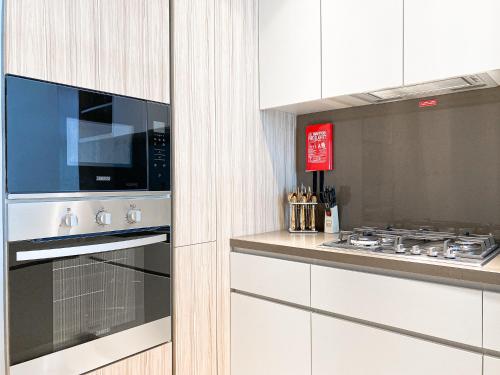 Wilton Terrace Charm- Stylish 1-Bedroom in MBR City With a Pool View, Dubai (Foto 10)
