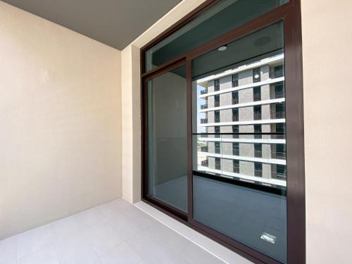 Wilton Terrace Charm- Stylish 1-Bedroom in MBR City With a Pool View - image 10