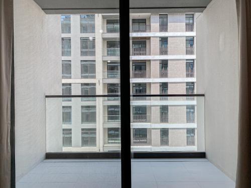 Wilton Terrace Charm- Stylish 1-Bedroom in MBR City With a Pool View - image 8