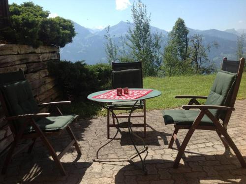 Erkély/terasz, Apartment im 4-Sterne Berghotel über Interlaken-Thunersee (Apartment im 4-Sterne Berghotel uber Interlaken-Thunersee) in Beatenberg