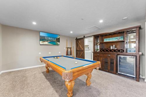 Lighthouse Lodge - Game Room, Swim Dock, Fire Pit in Kimberling City, USA