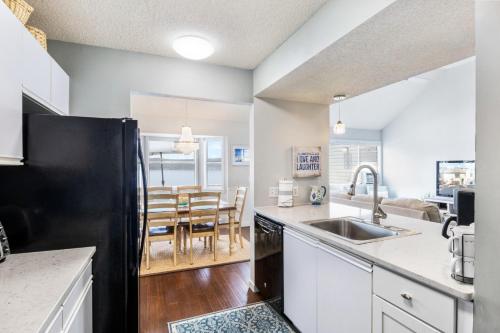 Panoramic Point, Waterfront Condo with Pool, Tennis