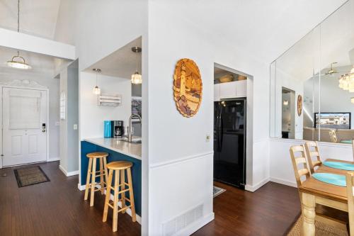 Panoramic Point, Waterfront Condo with Pool, Tennis