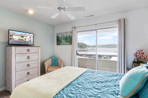 Panoramic Point, Waterfront Condo with Pool, Tennis