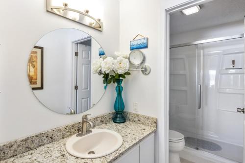 Panoramic Point, Waterfront Condo with Pool, Tennis