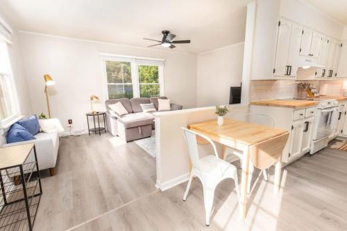 Comfy and Convenient Duplex in Columbia, USA