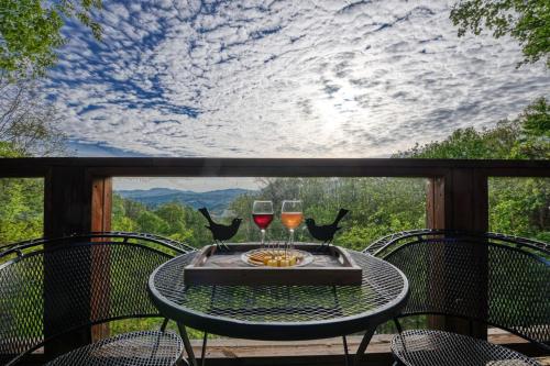 Surrounding environment, Bear Is Buellers Day off in Gatlinburg (TN)