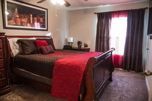 393 Cozy 2 Bedroom Townhome in Addison in Addison, USA