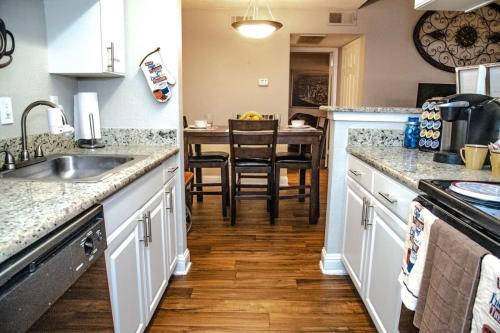 393 Cozy 2 Bedroom Townhome in Addison in Addison, USA