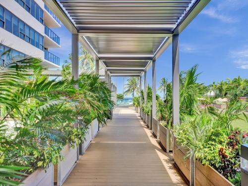 High Floor Adorable 2 Bedroom Condo Resort 1606 in Miami Beach, USA