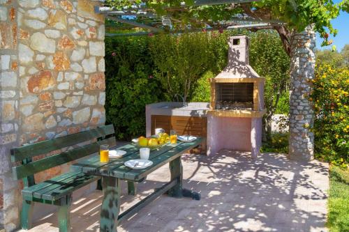 Facilities, Villa Forteza in Keramies