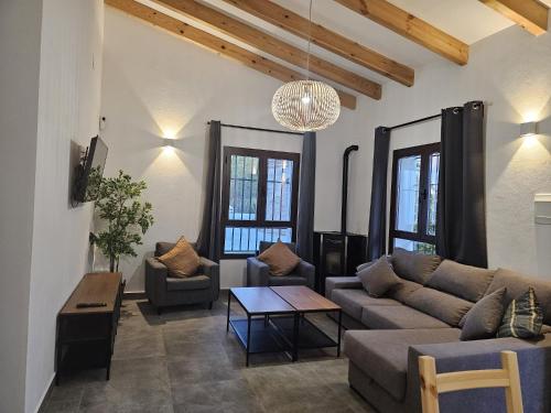 Finca Caprichosa by Aracena Rural Exp in 科爾泰拉索爾