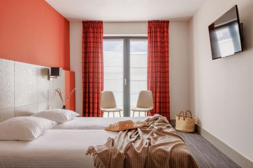 Standard Double Room image 4