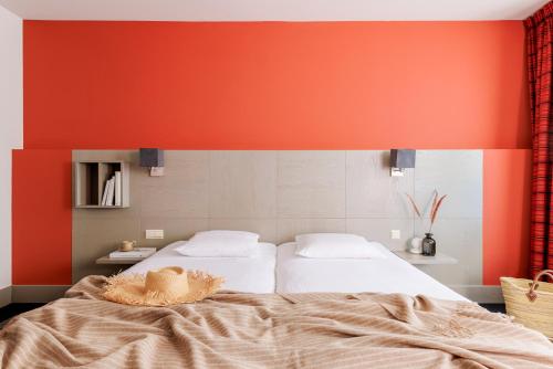 Standard Double Room image 3