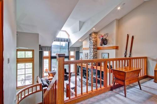 Meadows Townhome L4 by East West Hospitality in Beaver Creek, USA