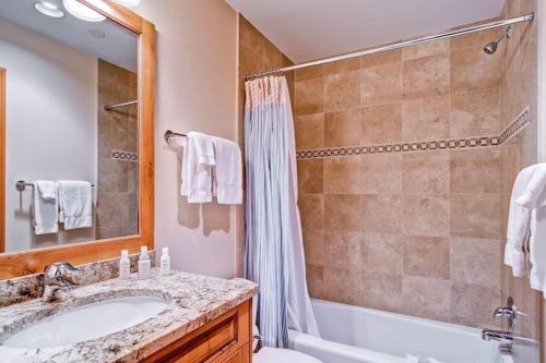 Meadows Townhome L4 by East West Hospitality - image 3