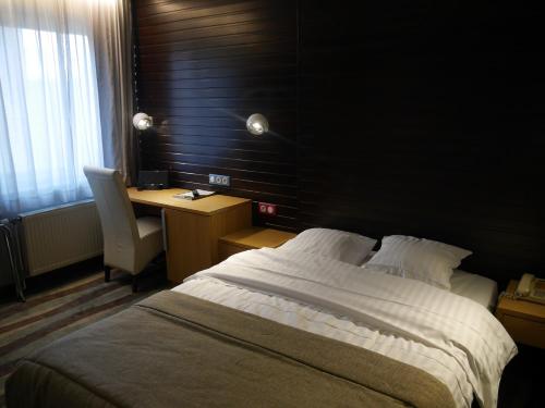 Hotel Maxim - main image