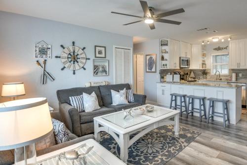 Ormond Beach Getaway, Walk to Coast and Restaurants! in Ormond Beach, USA