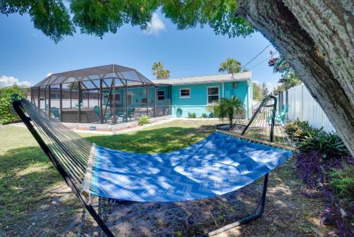 Ormond Beach Getaway, Walk to Coast and Restaurants! in Ormond Beach, USA