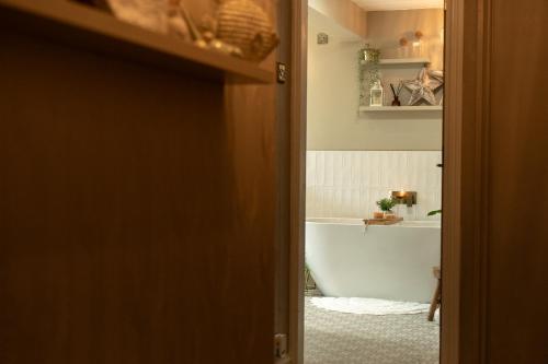 Badrum, Fern room at field view cottage in Charnock Richard