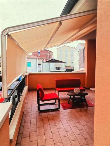 CASA VACANZE trilocale con grande terrazza veranda