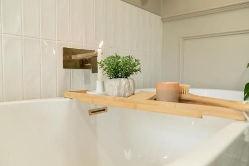 Heather room at field view cottage in Charnock Richard