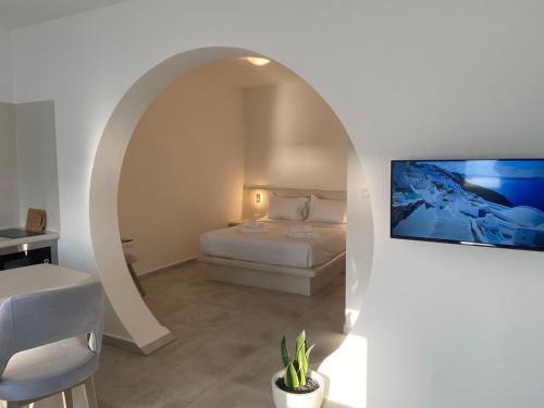 ENA suites Santorini in Moni Profitou Iliou