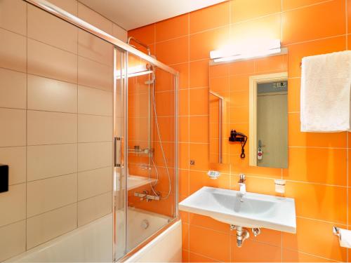 Phidias Piraeus Hotel - image 10