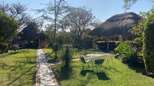สวน, Lynn's Guest House in โฟร์วินด์