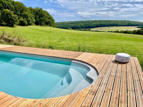 Výhled, Chambre à Avot Bourgogne avec piscine (Chambre a Avot Bourgogne avec piscine) in Salives