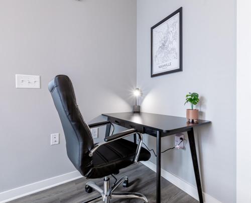 Spacious City Center Nashville Apartment! Free Parking, Pet-Friendly, High-Speed Wi-Fi! in Nashville, USA