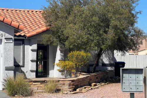 HENDERSON HOME With GREAT AMENITIES in Boulder City