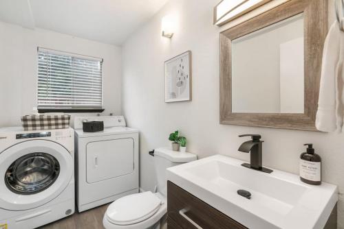 Comfortable Kirkland Home for Family & Remote Work