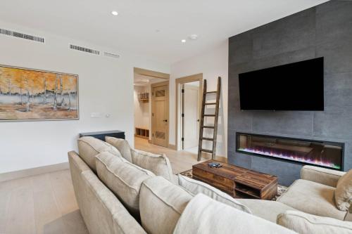 One Riverfront Condo 106 by East West Hospitality in Avon, USA
