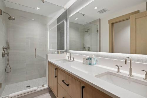 One Riverfront Condo 106 by East West Hospitality in Avon, USA