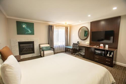King Room with Fireplace