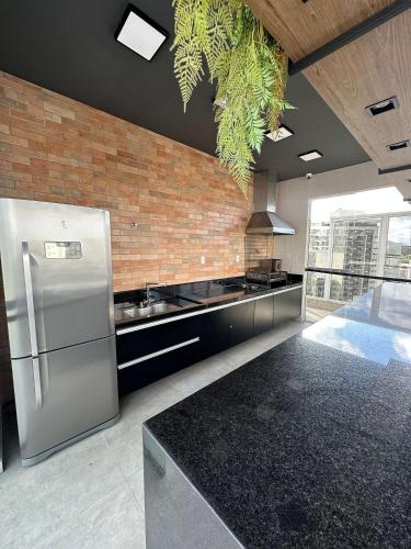 Studio Pink com ar, varanda, academia e piscina