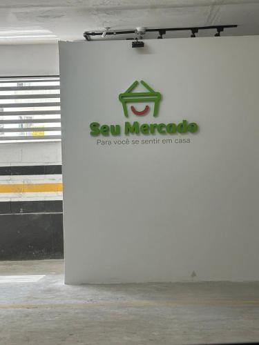 Studio Pink com ar, varanda, academia e piscina