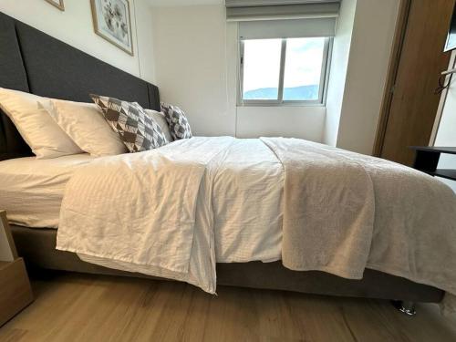Gorgeous, Modern, and Air-Conditioned Included, El Poblado (foto 3)