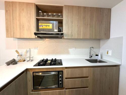 Gorgeous, Modern, and Air-Conditioned Included, El Poblado (foto 8)