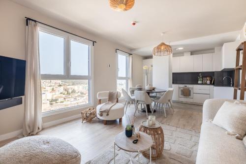 Apartment room in Malaga Skyline 5 Pool & Parking Free