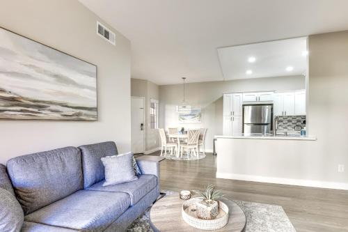 Sunny San Diego Condo with Pool Access Near Wineries in San Diego, USA