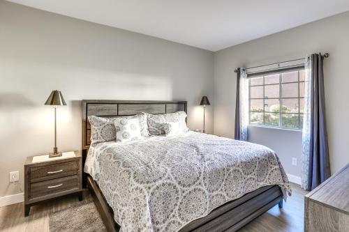 Sunny San Diego Condo with Pool Access Near Wineries in San Diego, USA